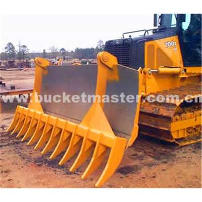 abrasion resistant root rake bucket for skid steer loader